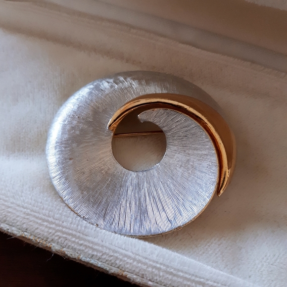 Vintage 2 Tone Mid Century Pin Brooch. - Picture 4 of 10